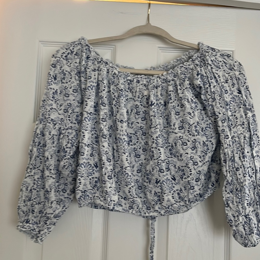 Waist length shirt with elastic waist. Light weight